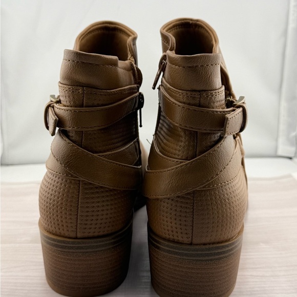 BareTraps Tan Ankle Booties Comfortable Stylish Design - Picture 5 of 7